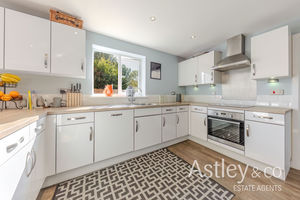 kitchen- click for photo gallery